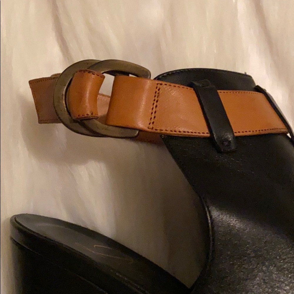 Delman “Aggie” peep-toe heel size 8.5. - Picture 6 of 7
